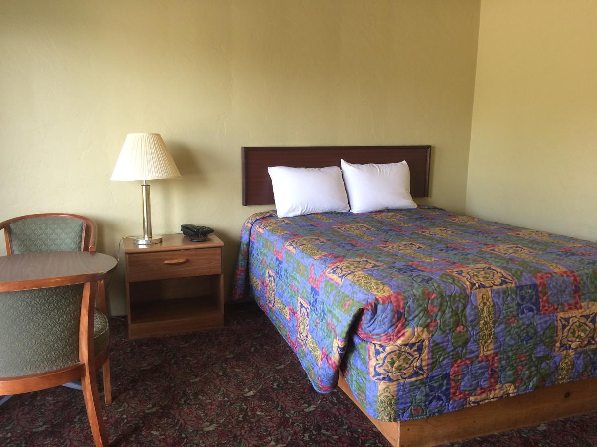 Round Prairie Quick Stop Motel المظهر الخارجي الصورة